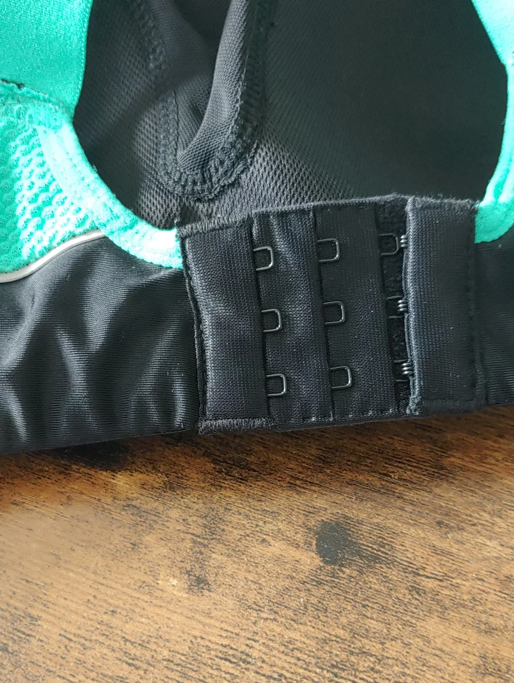 Like New Danskin 36B Blue/green Cross Strap Padded Wirefree Sports bra